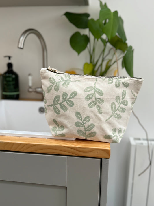 Eucalyptus Medium Cosmetic Bag