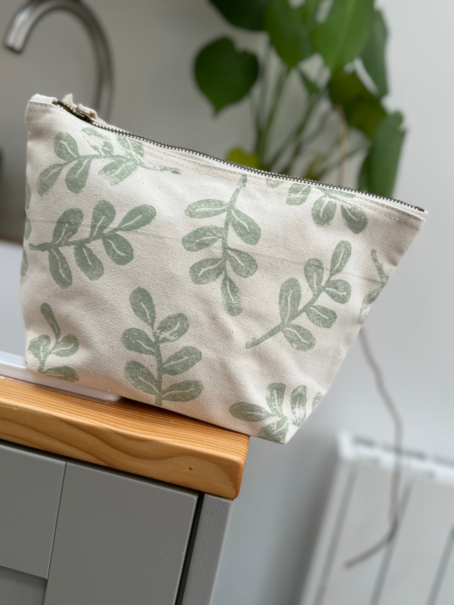 Eucalyptus Medium Cosmetic Bag